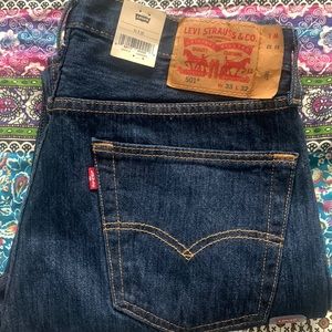 Dark washed 33x32 501 jeans